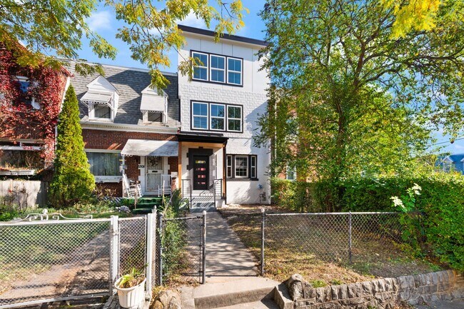 Building Photo - DC1026