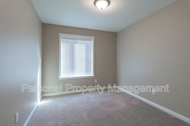 Building Photo - 2621 NE 131st Ave