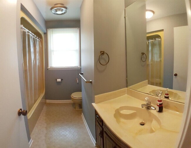 Building Photo - 521 Aurelia Lynn Dr