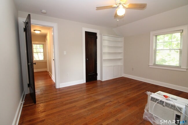 Building Photo - 53 Lilac Ave