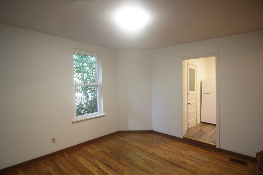 Building Photo - 413 Lamar Ave