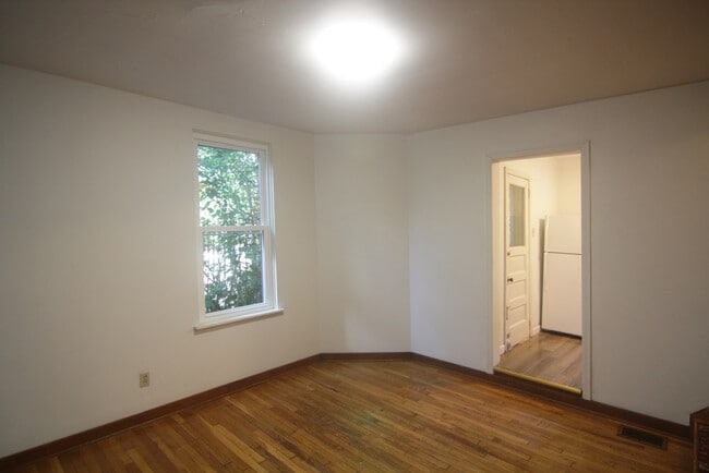 Building Photo - 413 Lamar Ave