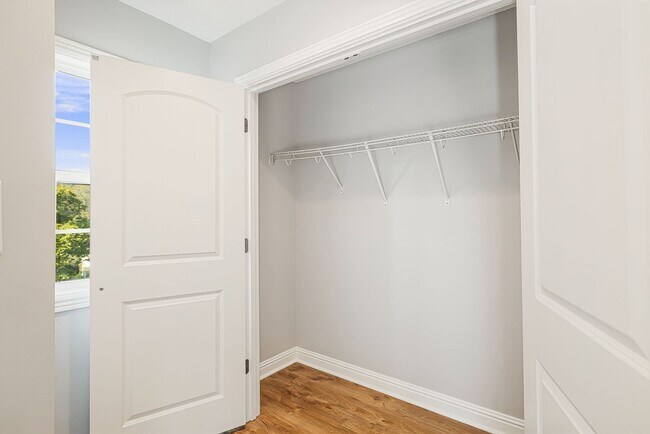Building Photo - Newly Renovated 3-Bedroom Home with Modern...