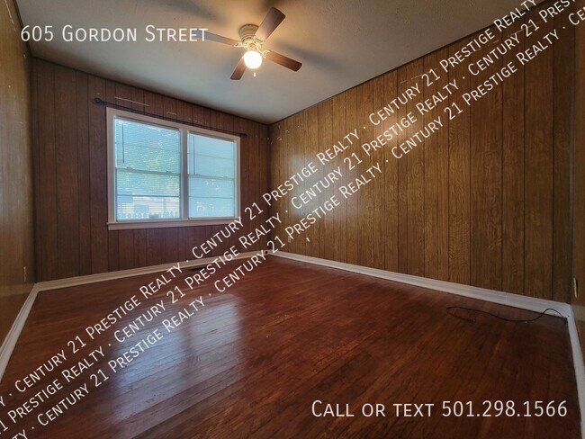 Building Photo - 605 Gordon St