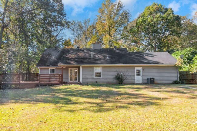 Building Photo - Charming 3BR/2BA Ranch Home with Spacious Backyard & Deck!
