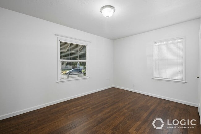 Building Photo - Gorgeous Home in SLC!