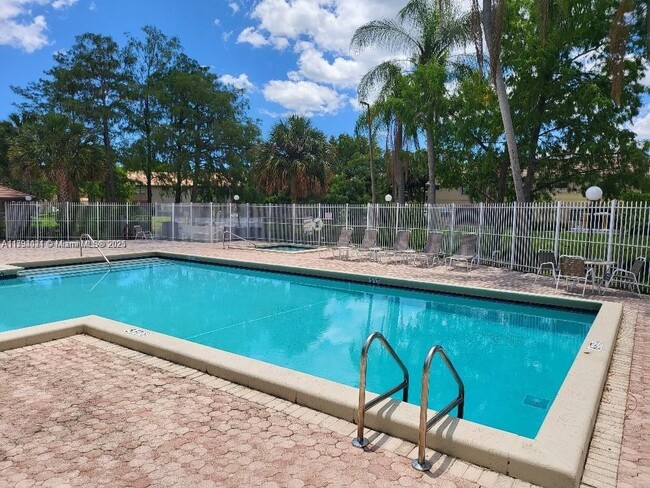Building Photo - 9073 Vineyard Lake Dr