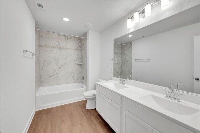 Building Photo - 32455 Sunbeam Dr