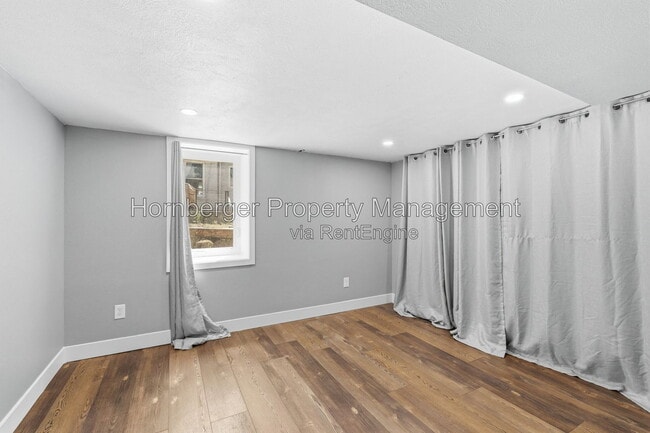 Building Photo - 1210 S Maple St
