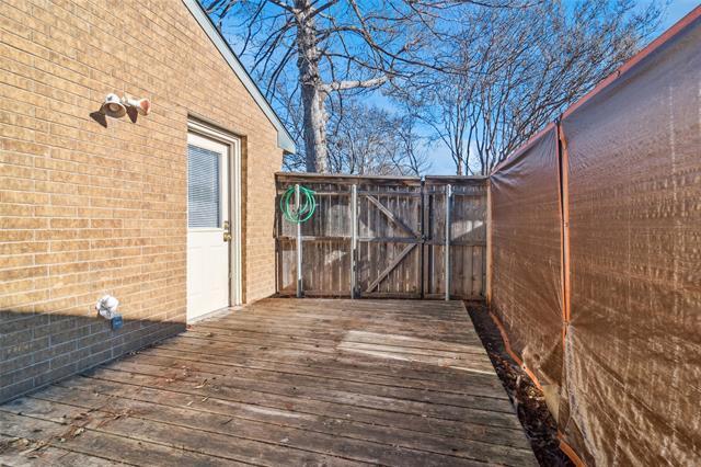 Building Photo - 2111 E Belt Line Rd