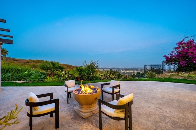 Building Photo - 5572 Rainier St