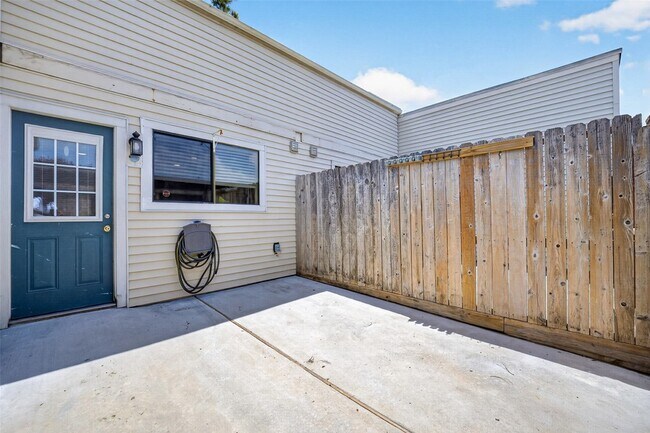 Building Photo - 6401 Deihl Rd