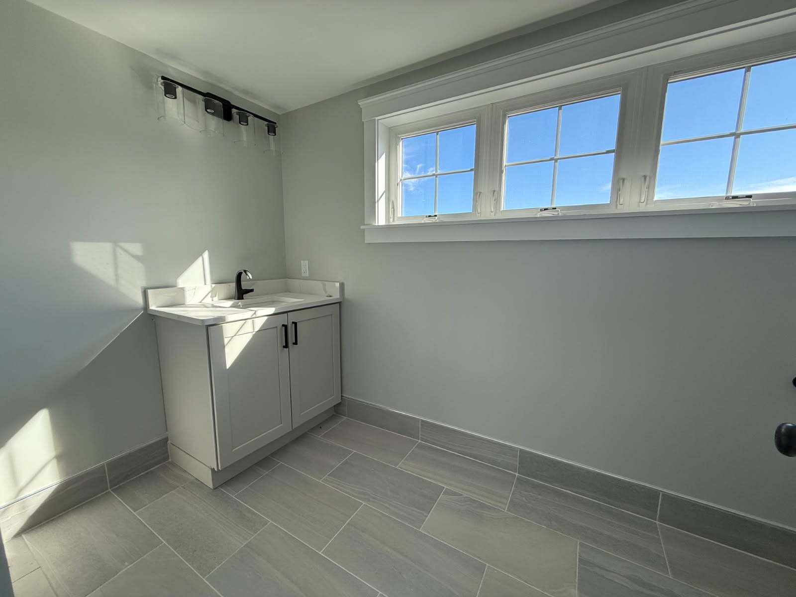 Building Photo - 93 Grant St