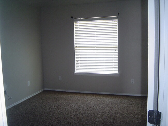 Building Photo - 6542 86th St