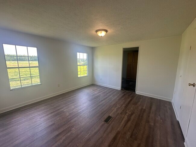 Building Photo - 1117 W Main St