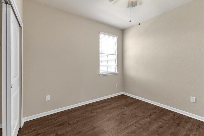 Building Photo - 2880 Donnell Dr