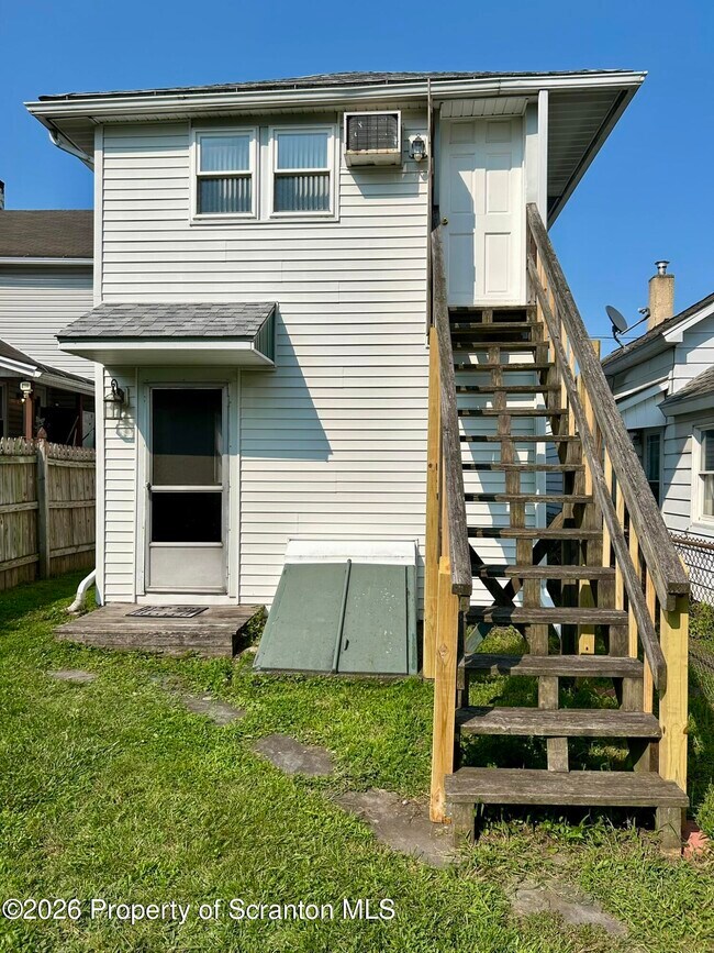 Building Photo - 628 Oak St