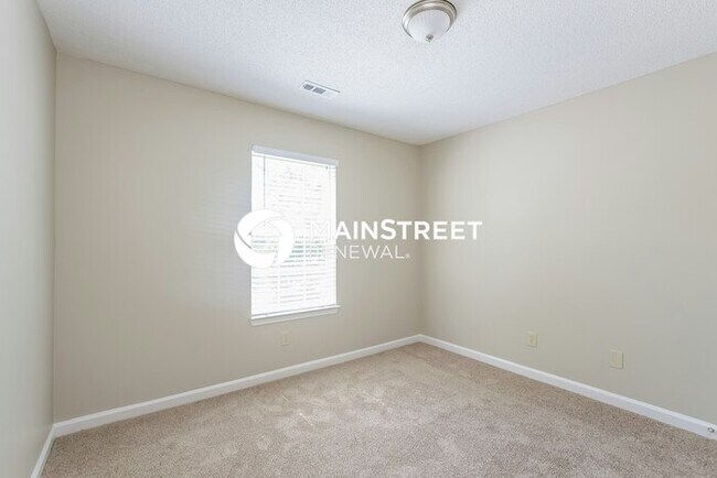 Building Photo - 3 Bedroom Pet-Friendly Home in Hampton, GA with Main Street Renewal