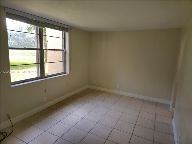 Building Photo - 9460 Tangerine Pl