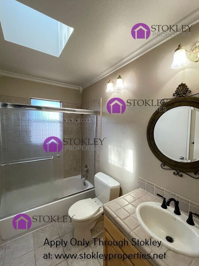 Building Photo - 249 Kingston Way