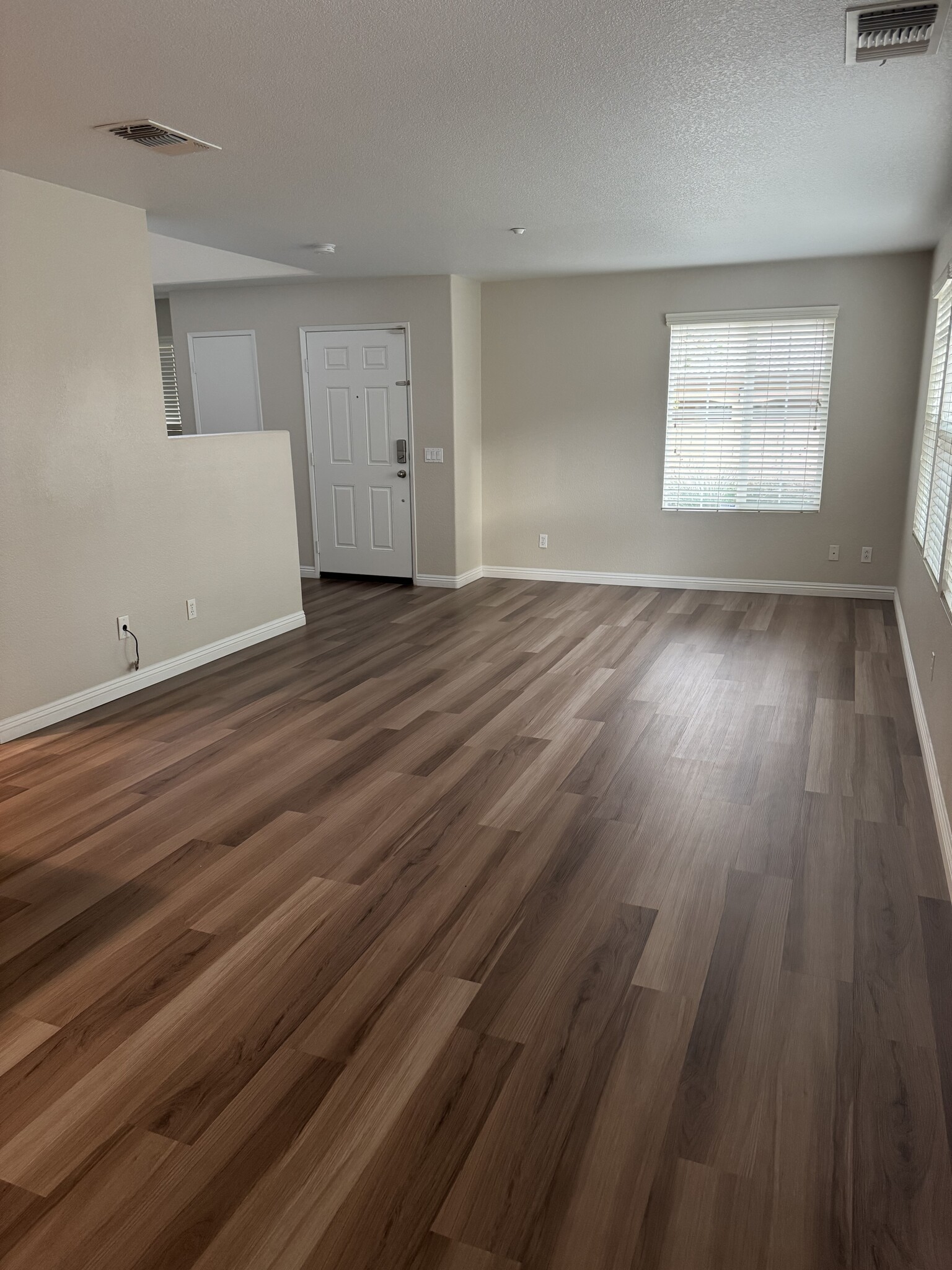 Building Photo - 642 W Brewer Rd