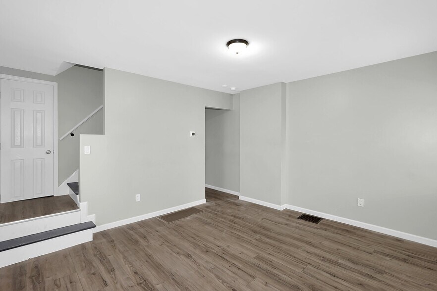 Building Photo - 1679 E Whittier St