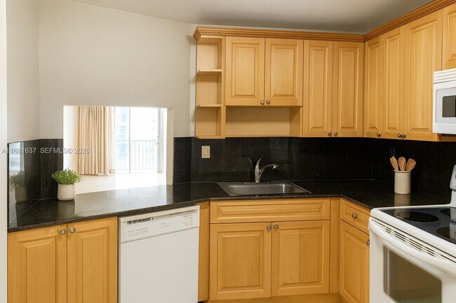 Building Photo - 1750 NE 191st St