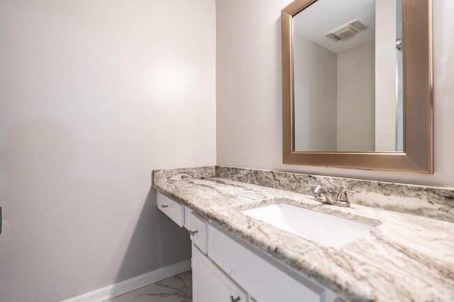 Building Photo - 1601 N Bryant St