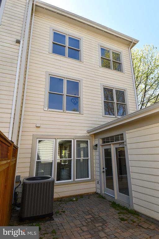 Building Photo - 301 Hillwood Ave