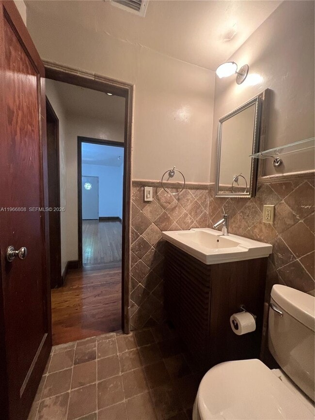 Building Photo - 814 Michigan Ave