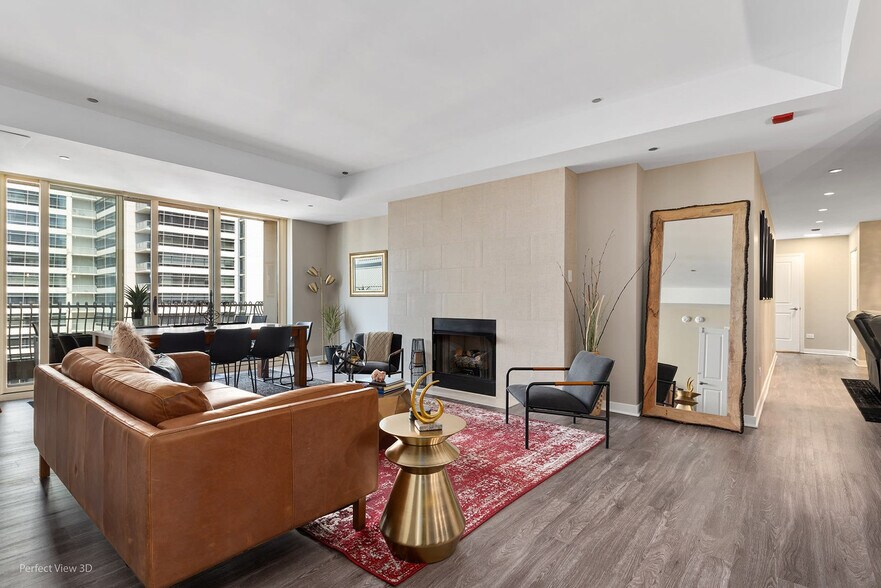 Primary Photo - 45 E Chicago Ave