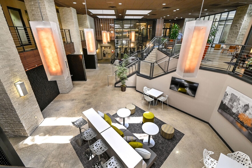 Lobby - 270 E Highland Ave