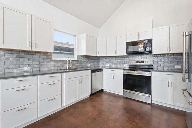 Building Photo - 10412 Parkwood Dr