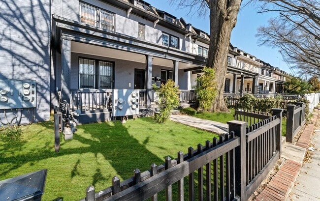 Building Photo - Charming 2BR/1.5BA near Gallaudet University!