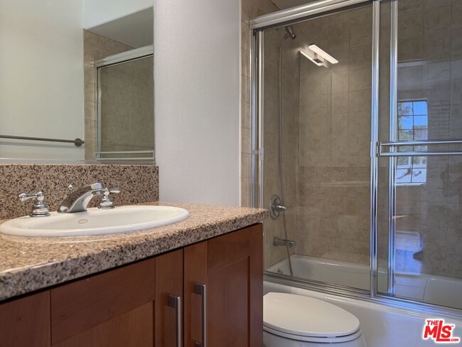 Building Photo - 107 N Swall Dr