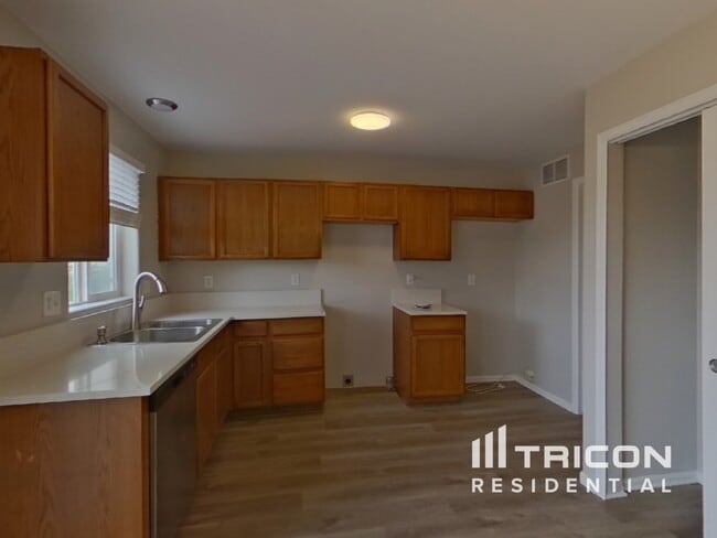 Building Photo - 8439 Shadow Run Ln