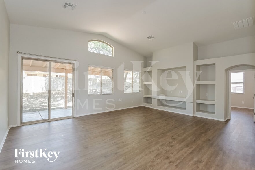 Building Photo - 5502 W Red Rock Ridge St