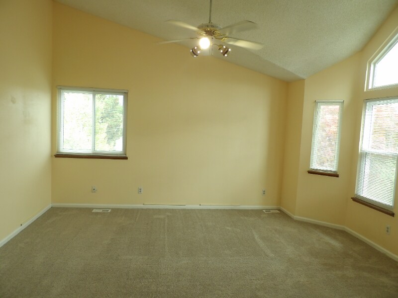 Building Photo - 3830 Gingham Way