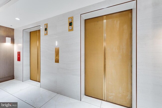 Building Photo - 7111 Woodmont Ave