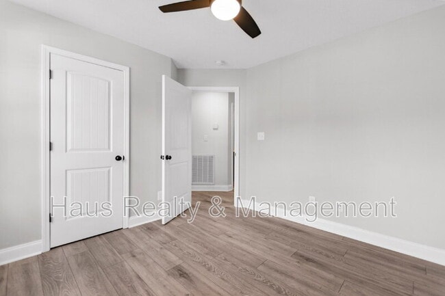 Building Photo - 152 Bonnell Dr