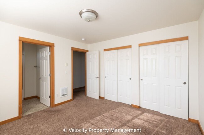 Building Photo - M140