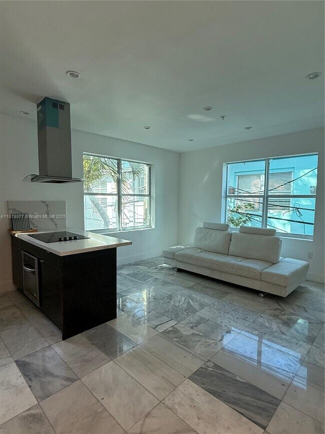 Building Photo - 1560 Drexel Ave