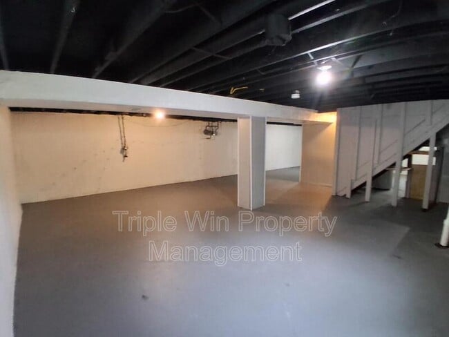 Building Photo - 524 Acorn Dr