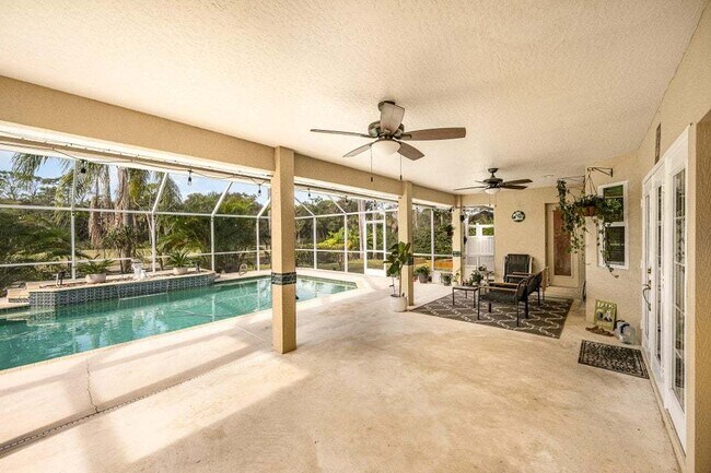 Building Photo - Luxurious 4 Bed/2.5 Bath Home with Stunning Lake and Golf Course Views with Pool on Savannahs Tra...