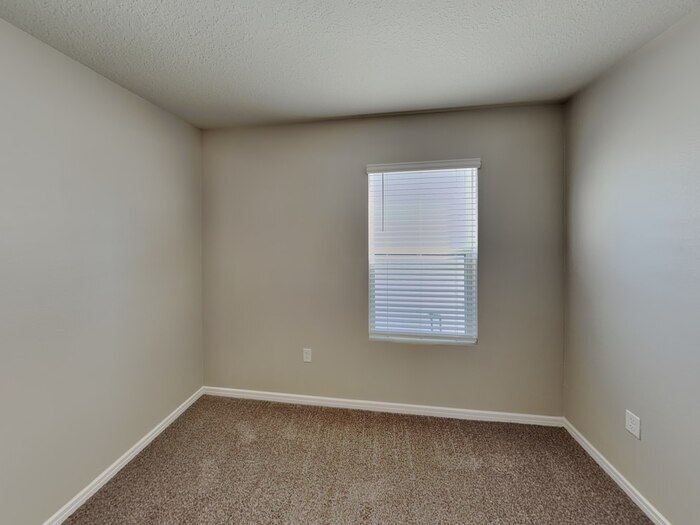 Building Photo - 1660 Aspen Ave