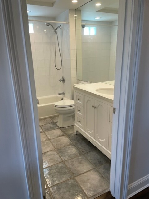 Building Photo - 32 Oakland St