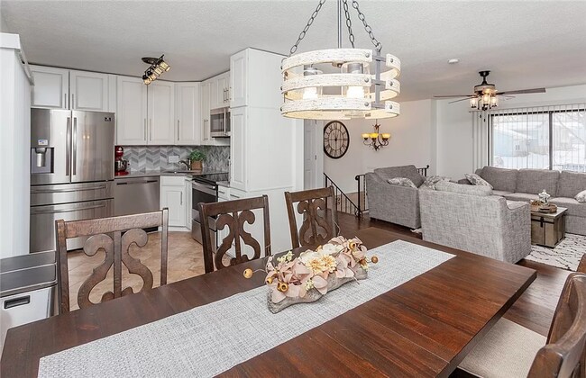 Building Photo - LOWER BEAVER!! 4 Bed, 2 Bath Home in Des Moines