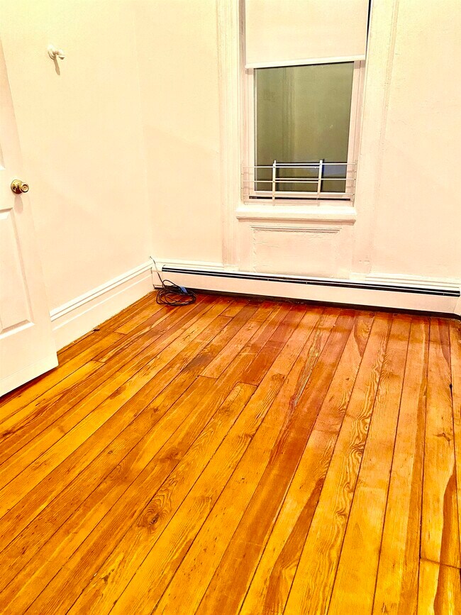 Building Photo - 46 Prescott St