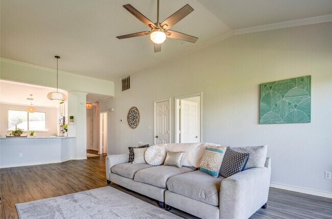 Building Photo - 1916 Signal Ridge Pl