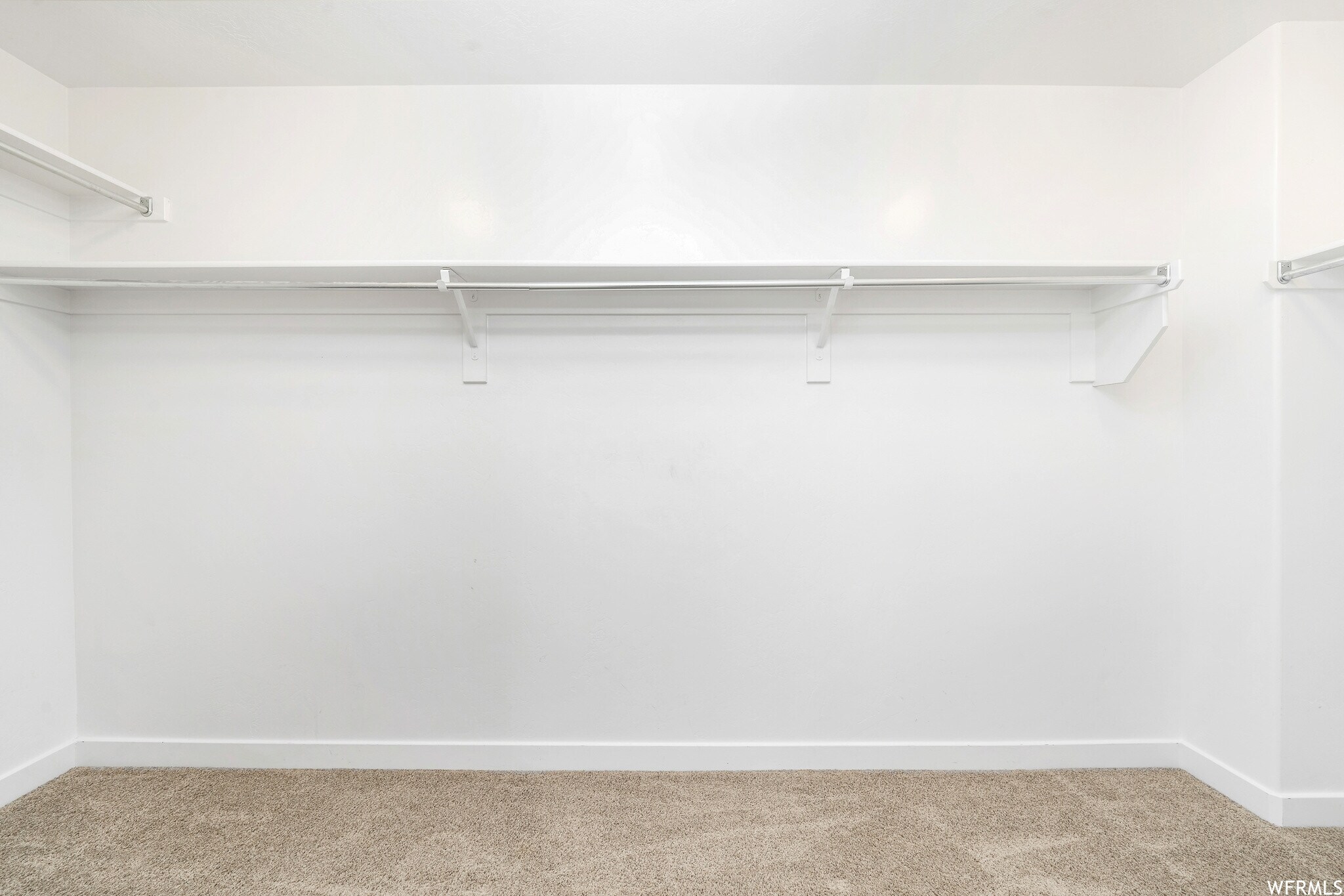 walk-in closet in primary bedroom - 929 W Stonehaven Dr